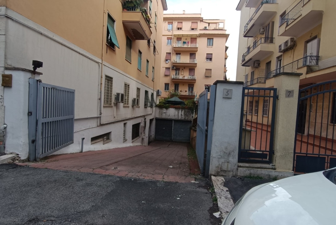 Monte Sacro -   1 locali  � 39000 T107